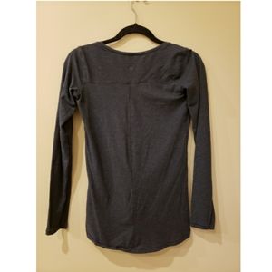 Lululemon long sleeve size 4 or 6
